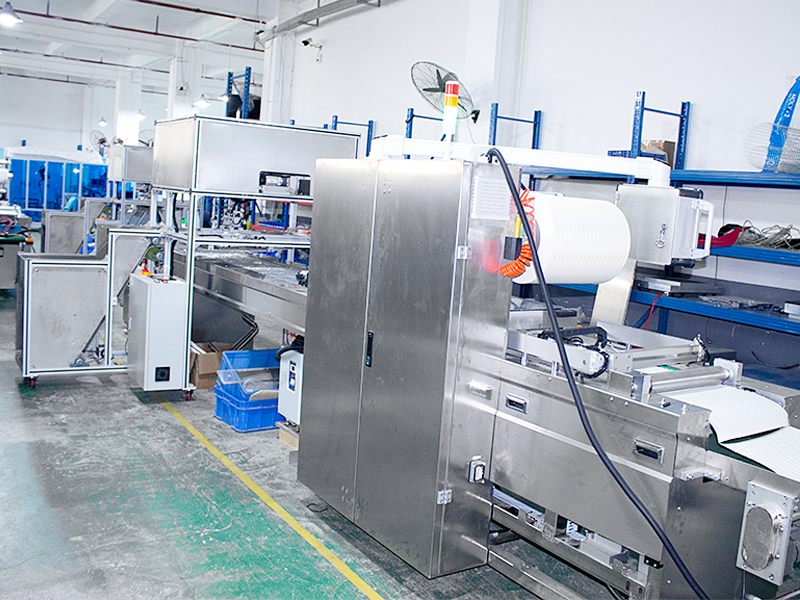 為什么選擇冠深泰非標(biāo)自動(dòng)化設(shè)備廠家的吸塑包裝機(jī)？