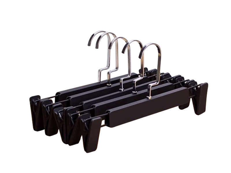 衣架自動(dòng)插鉤機(jī)提升生產(chǎn)效率的利器